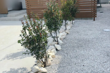目隠しフェンス・生垣・ゴロタ石・植栽工事