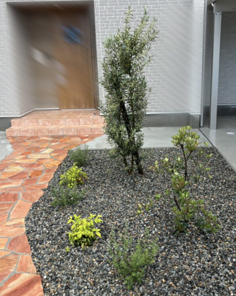 東洋工業 オークルストーン乱形 石貼り アプローチ